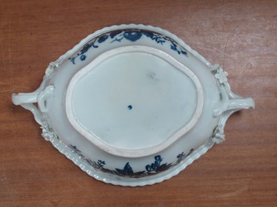 Lot 1052 - A Caughley Porcelain Tureen, Cover and Stand,...