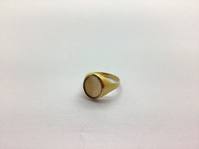 Lot 236 - A 9ct Gold Signet Ring, with hardstone inlay...