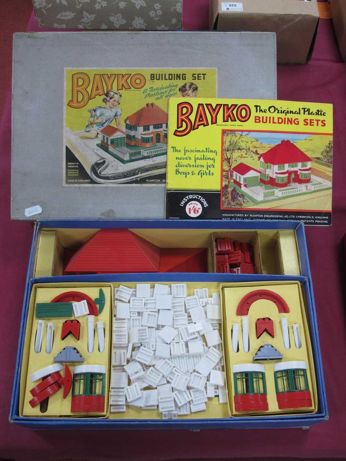 Lot 517 - A Post War Bayko Set No.3, boxed with inner...