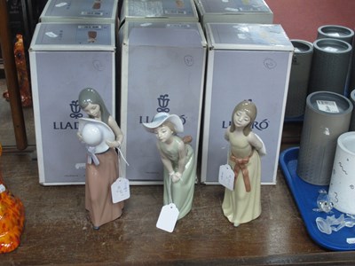 Lot 1289 - Lladro Pottery Figurines, 5009 (chipped) 5006...