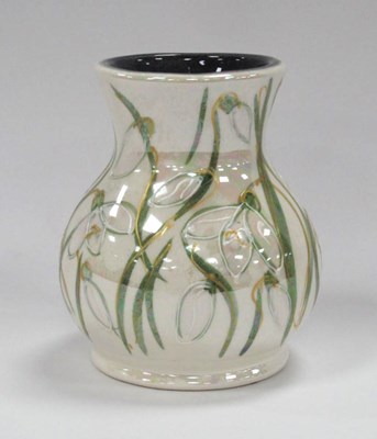 Lot 1121 - An Anita Harris Pottery Trojan Vase, decorated...