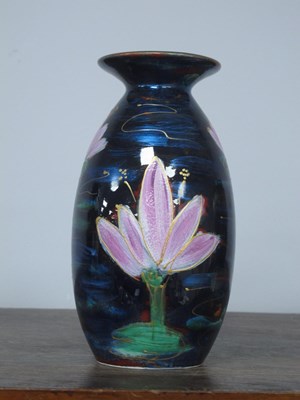 Lot 1261 - Anita Harris 'Lotus Flower' Minos Vase, gold...