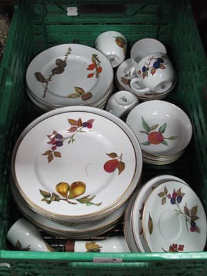 Lot 1071 - A Quantity of Royal Worcester 'Evesham',...