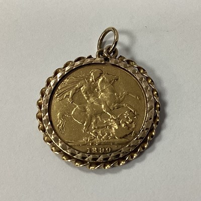 Lot 561 - 1890 Victoria Gold Sovereign, in a 9ct gold...