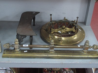 Lot 1461 - Brass Fender, with pineapple finials to copper...