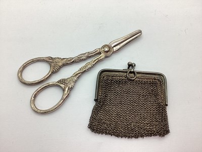 Lot 142 - A Small Hallmarked Silver Mesh Link Purse,...