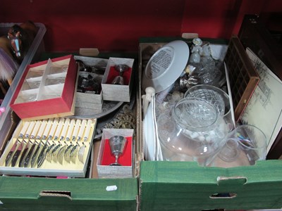 Lot 1023 - Dartington Glass Bowl, thimbles, cabinet...