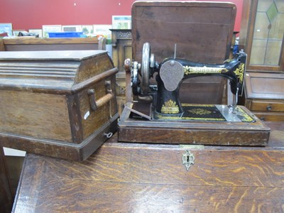 Lot 1568 - Singer Sewing Machine, in oak case.