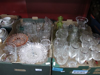 Lot 1025 - Glassware to include pair of vaseline...