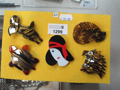 Lot 1299 - Five Modern Brooches.