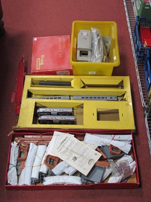 Lot 510 - A quantity of "OO" Gauge Model Railway Items...