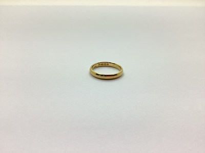 Lot 227 - An 18ct Gold Plain Wedding Band, (finger size...