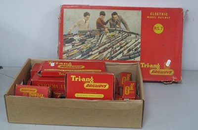 Lot 552 - A Triang 'OO' Gauge/4mm Ref No RS7 D.M.U Boxed...