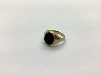 Lot 230 - A 9ct Gold Signet Ring, with oval hardstone...