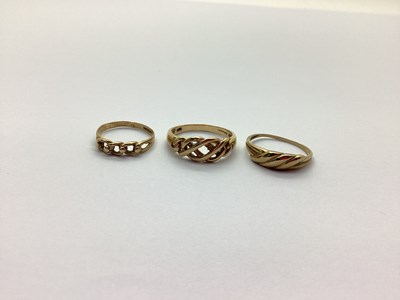 Lot 229 - A 9ct Gold Knot Style Ring, of openwork design...