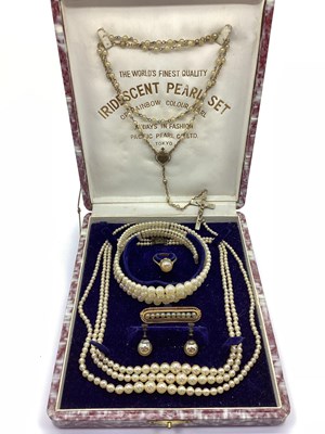 Lot 141 - Vintage Necklace Set, in fitted case with...