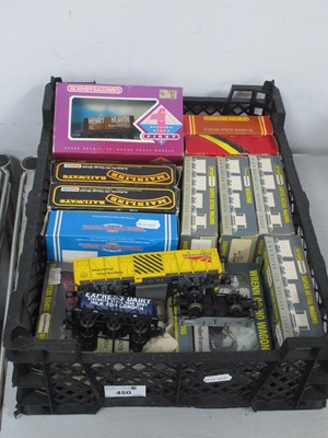 Lot 450 - Fourteen 'OO' Gauge/4mm Boxed Items of Rolling...