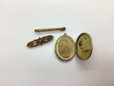 Lot 177 - A Victorian Bar Brooch, of textured design...