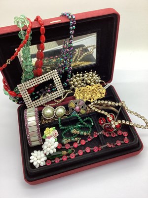 Lot 140 - Vintage and Later Costume Jewellery, including...