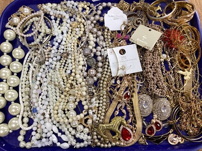 Lot 14 - Assorted Modern Costume Jewellery, including...