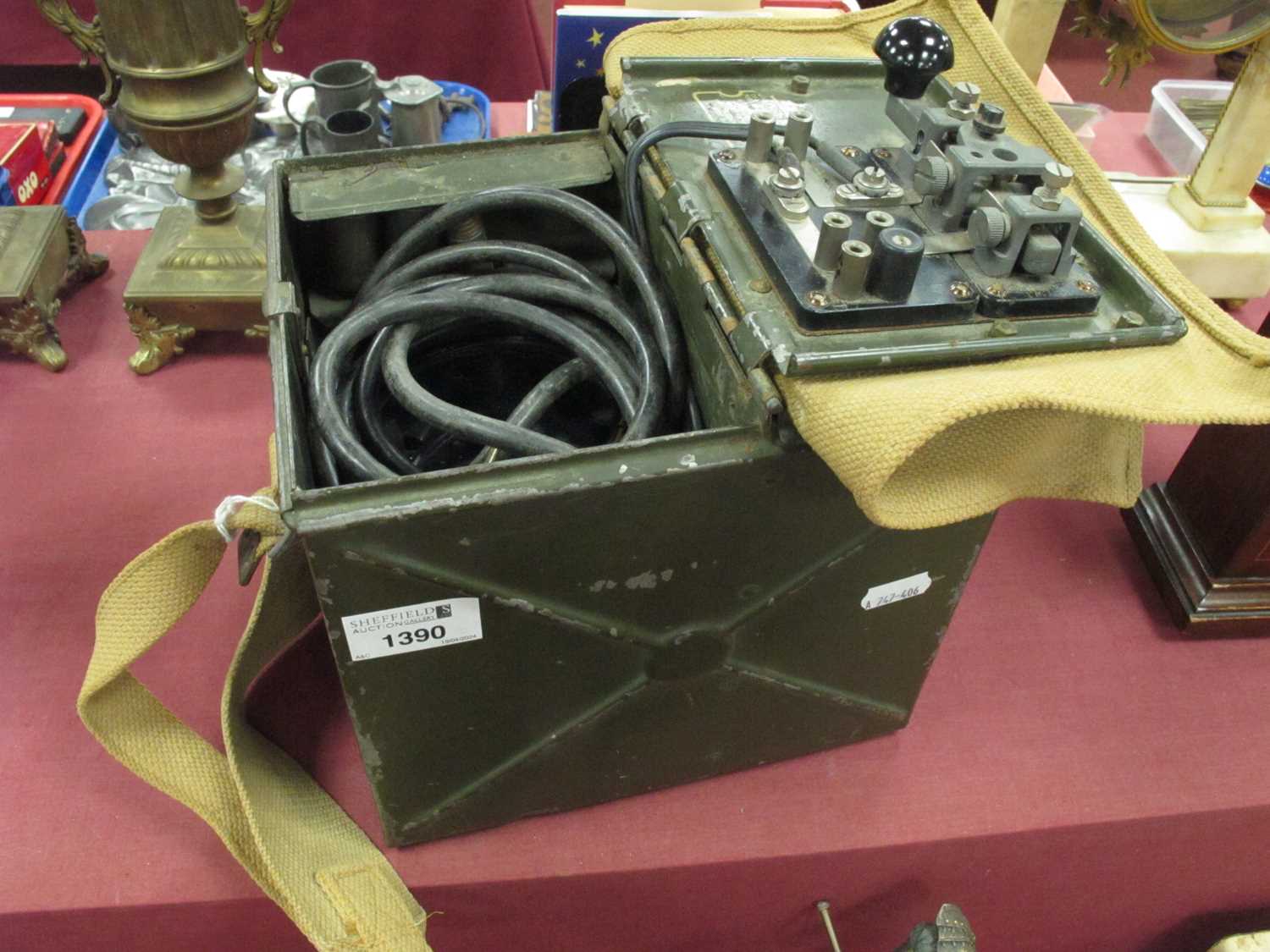 Lot 1390 - A WW2 Military Morse code box with signal