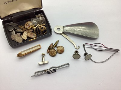 Lot 120 - Harrods Vintage Shoe Horn / Button Hook,...