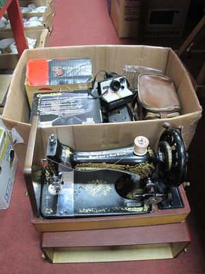 Lot 1126 - Polaroid 1000 Land Camera, Brownie, projectors,...