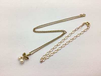 Lot 192 - A 9ct Gold Chain, suspending pearl pendant;...