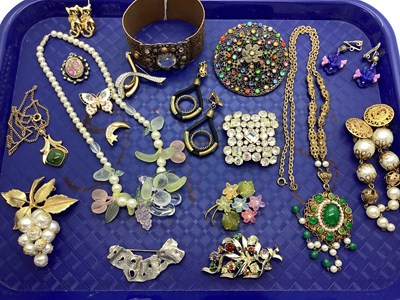 Lot 74 - Vintage and Later Costume Jewellery, including...