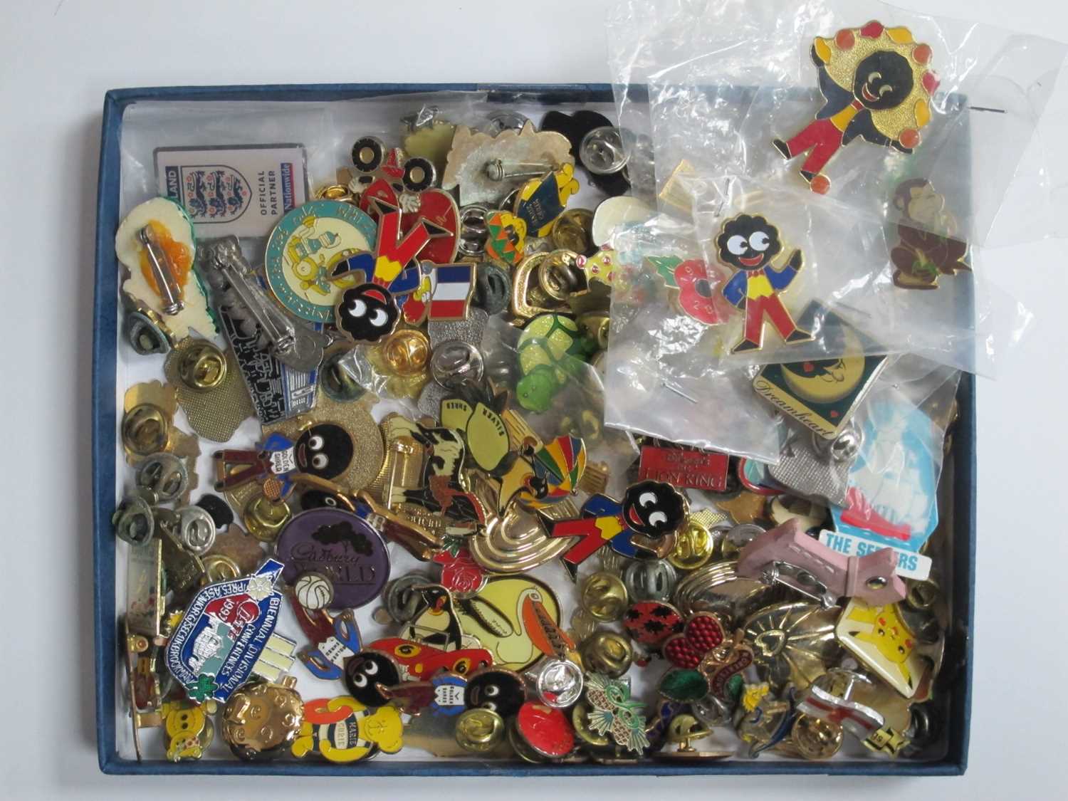 Lot 1281 - Robertson Jam Badges, Penguin badges from...