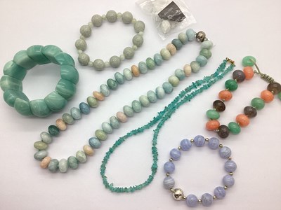 Lot 149 - A Selection of Polished Hardstone Jewellery,...