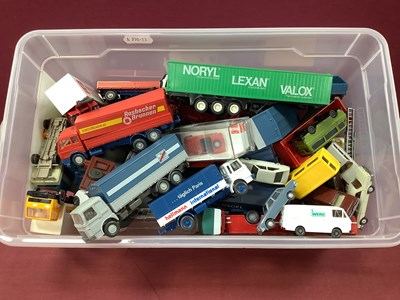 Lot 716 - A Quantity Of HO/OO Scale Plastic Lineside...