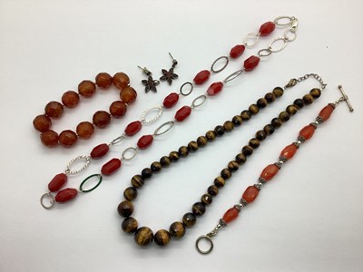 Lot 27 - A Small Selection of Modern Costume Jewellery,...