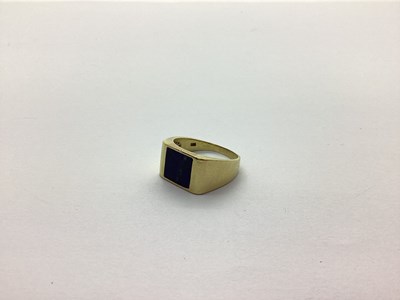 Lot 253 - A Gent's Signet Style Ring, rubover inset...