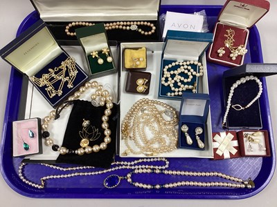 Lot 17 - A Mixed Lot of Assorted Imitation Pearl...