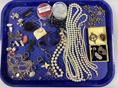 Lot 43 - Vintage and Later Costume Jewellery, including...