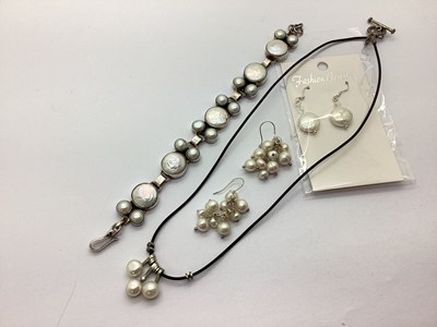 Lot 161 - A Modern Pearl Bracelet, to hook fastener...