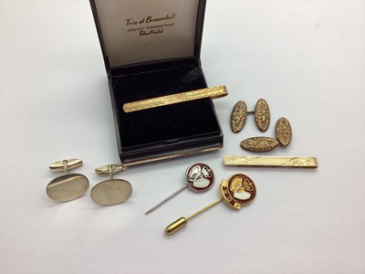 Lot 98 - A 9ct Gold Tie Slide, (6grams); together with...