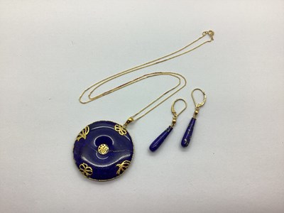 Lot 240 - A 14ct Gold Hardstone Pendant, of Cicle Form,...