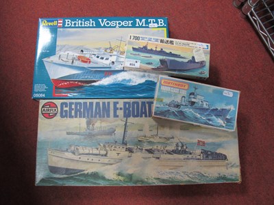 Lot 855 - Four plastic model military warship, boat kits...