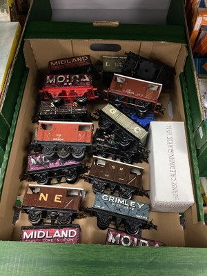 Lot 22 - O gauge rolling stock based on Hornby, many...