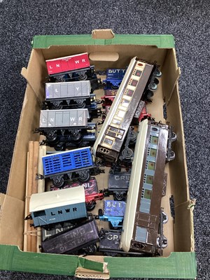 Lot 31 - O gauge rolling stock and bogey coaches based...