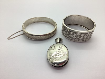 Lot 157 - A Victorian Aesthetic Oval Locket Pendant,...