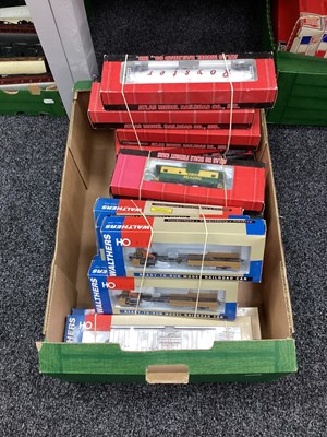 Lot 77 - HO gauge rolling stock, mainly American by...