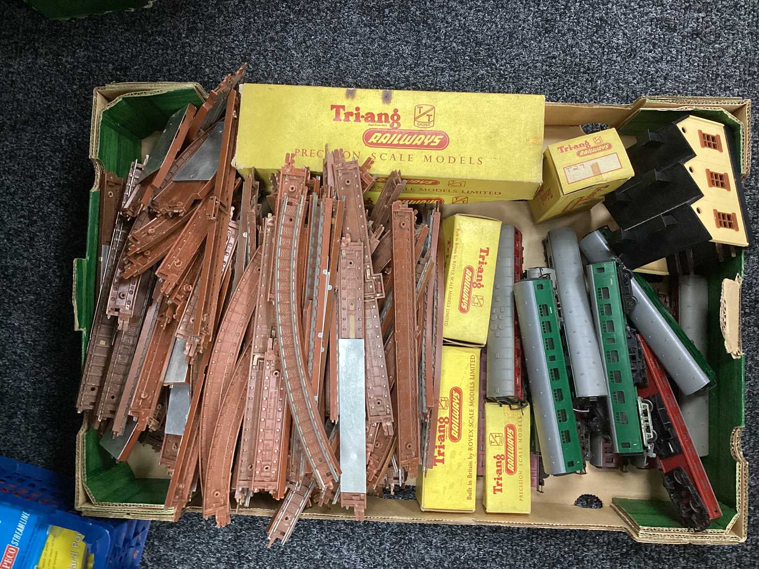 Lot 81 - Original Tri-ang TT coaches, rolling stock,...