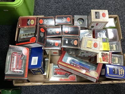 Lot 84 - 1:76 scale boxed omnibus busses from EFE,...
