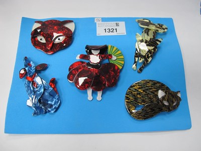 Lot 1321 - Five Modern Brooches.