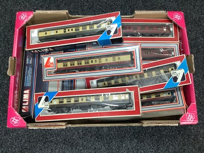 Lot 108 - Seventeen Outline British "OO" Gauge Coaches...