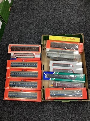 Lot 153 - HO gauge coaches mainly American from...