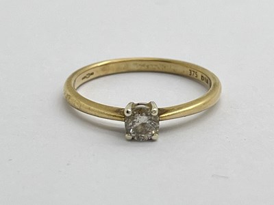 Lot 220 - A Modern 9ct Gold Snglr Stone Diamond Ring,...